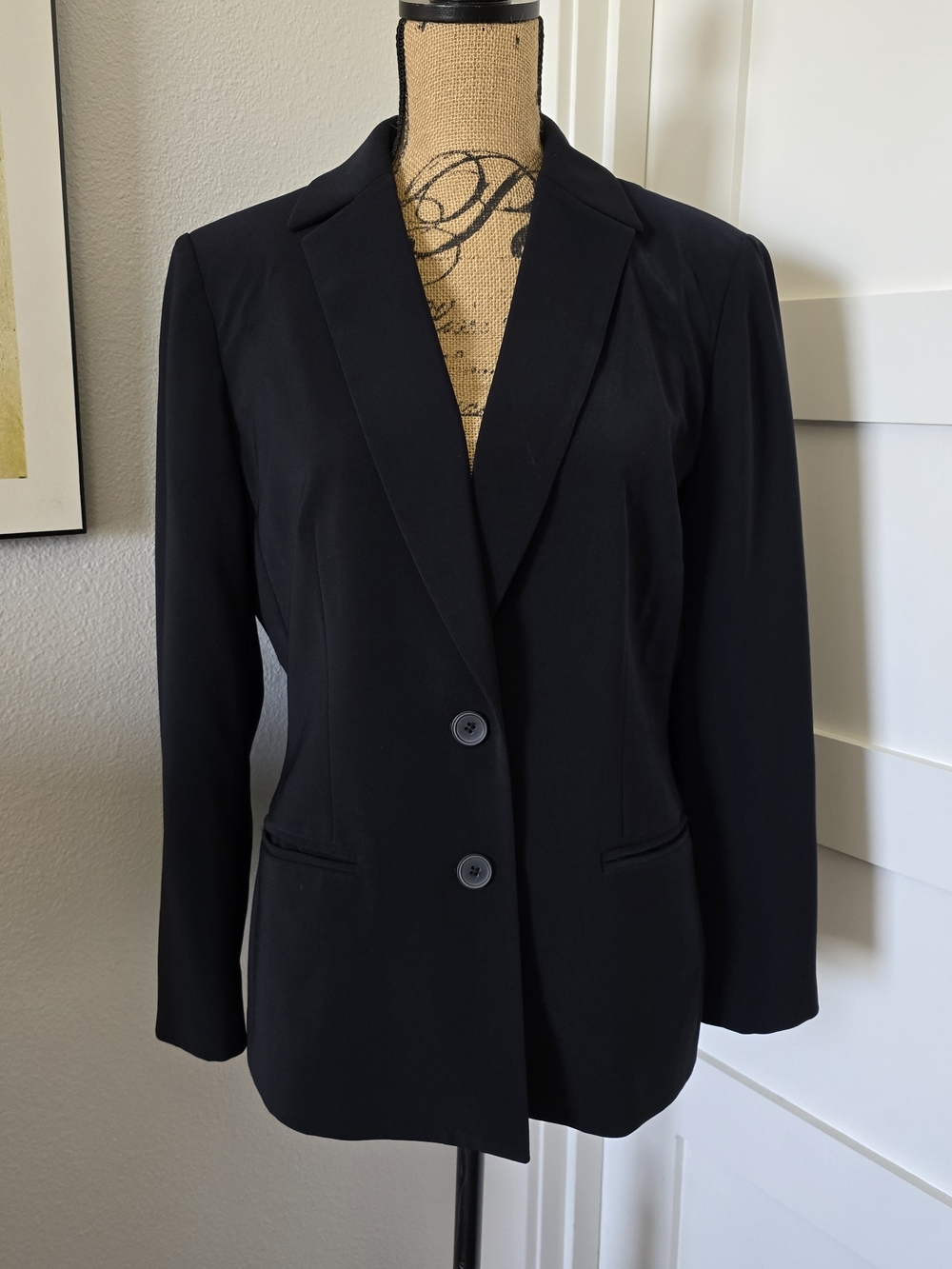 SUIT Jones New York Black Two-Button Blazer & Dress Pants. SIZE 10.